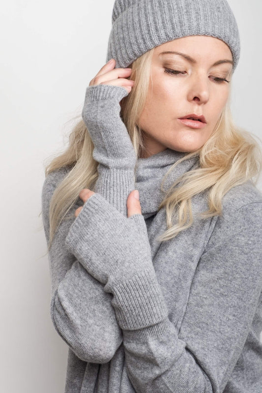 Model wearing grey cashmere fingerless gloves with matching scarf – Love Cashmere NZ