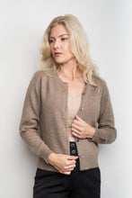 Load image into Gallery viewer, Heritage Golfer Cashmere Knitted Cardigan - Chestnut