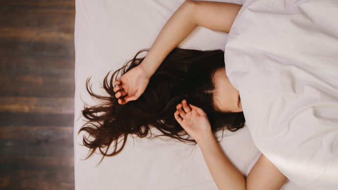 Hot Sleeper? Here’s Why Silk Is the Coolest Bedding Choice