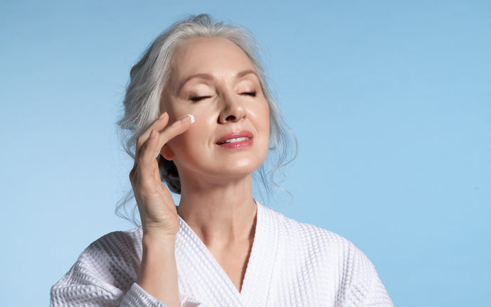 Why Hollywood Stars Fave Wrinkle-Fighting, Frizz-Reducing Silk Pillowcases