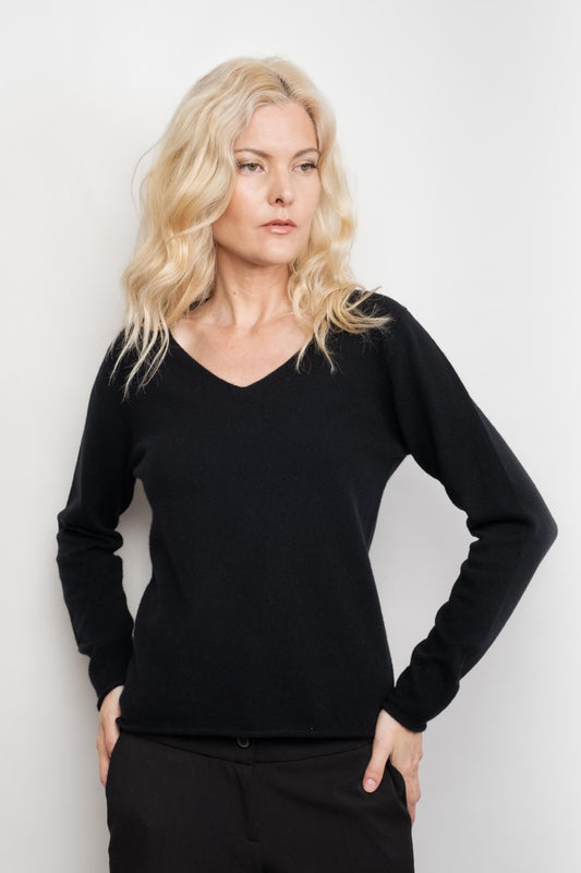 Woman in black relaxed V-neck pure cashmere sweater – Love Cashmere NZ