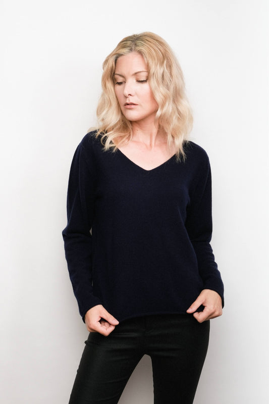 Model wearing navy relaxed V-neck pure cashmere sweater – Love Cashmere NZ