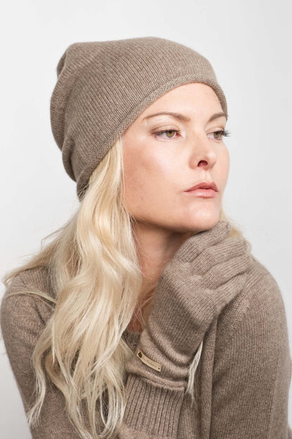 Model wearing chestnut cashmere roll-edge beanie, side profile – Love Cashmere NZ