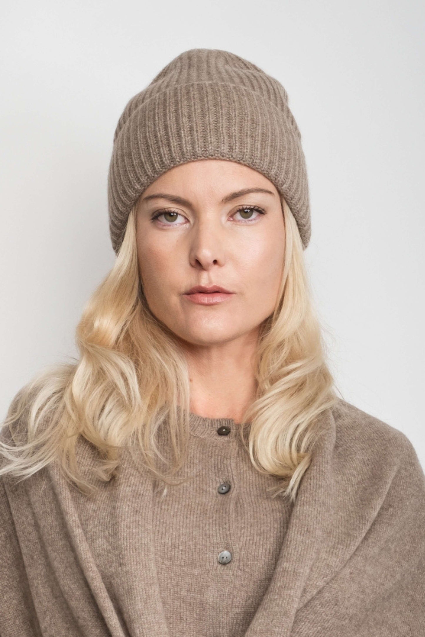 Woman in chestnut cashmere beanie and taupe cardigan – Love Cashmere NZ