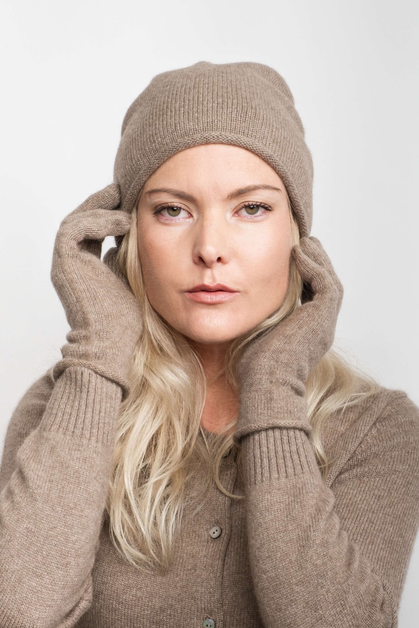 Woman in chestnut cashmere beanie and matching sweater – Love Cashmere NZ