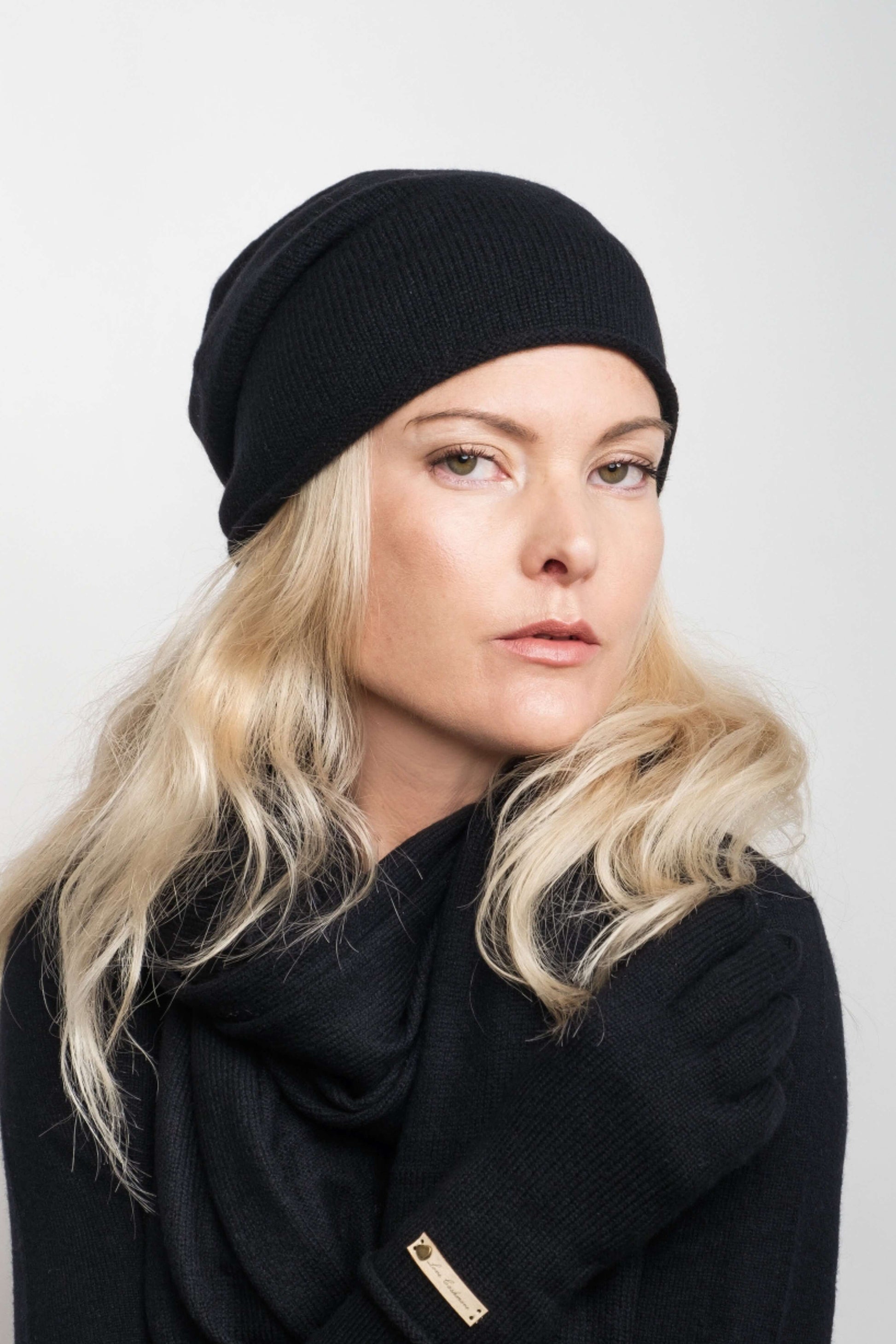 Woman wearing black slouchy cashmere beanie and scarf – Love Cashmere NZ