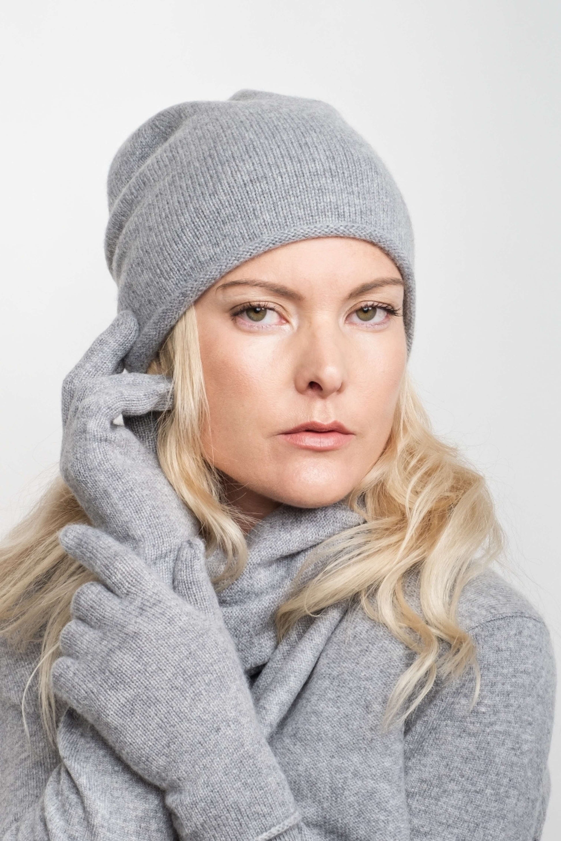 Woman wearing grey cashmere beanie and gloves – Love Cashmere NZ