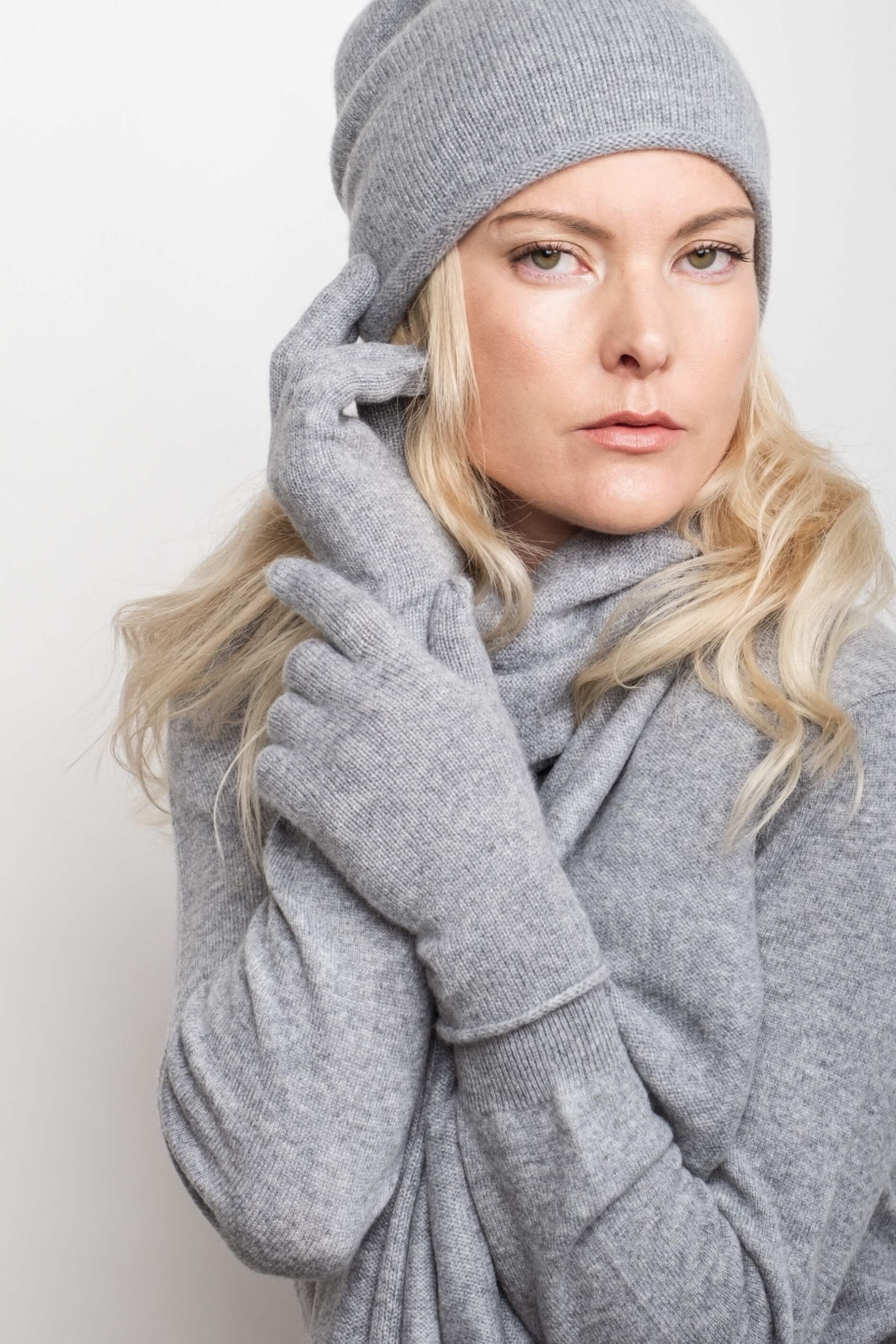 Woman in grey cashmere beanie wearing fine knit gloves – Love Cashmere NZ