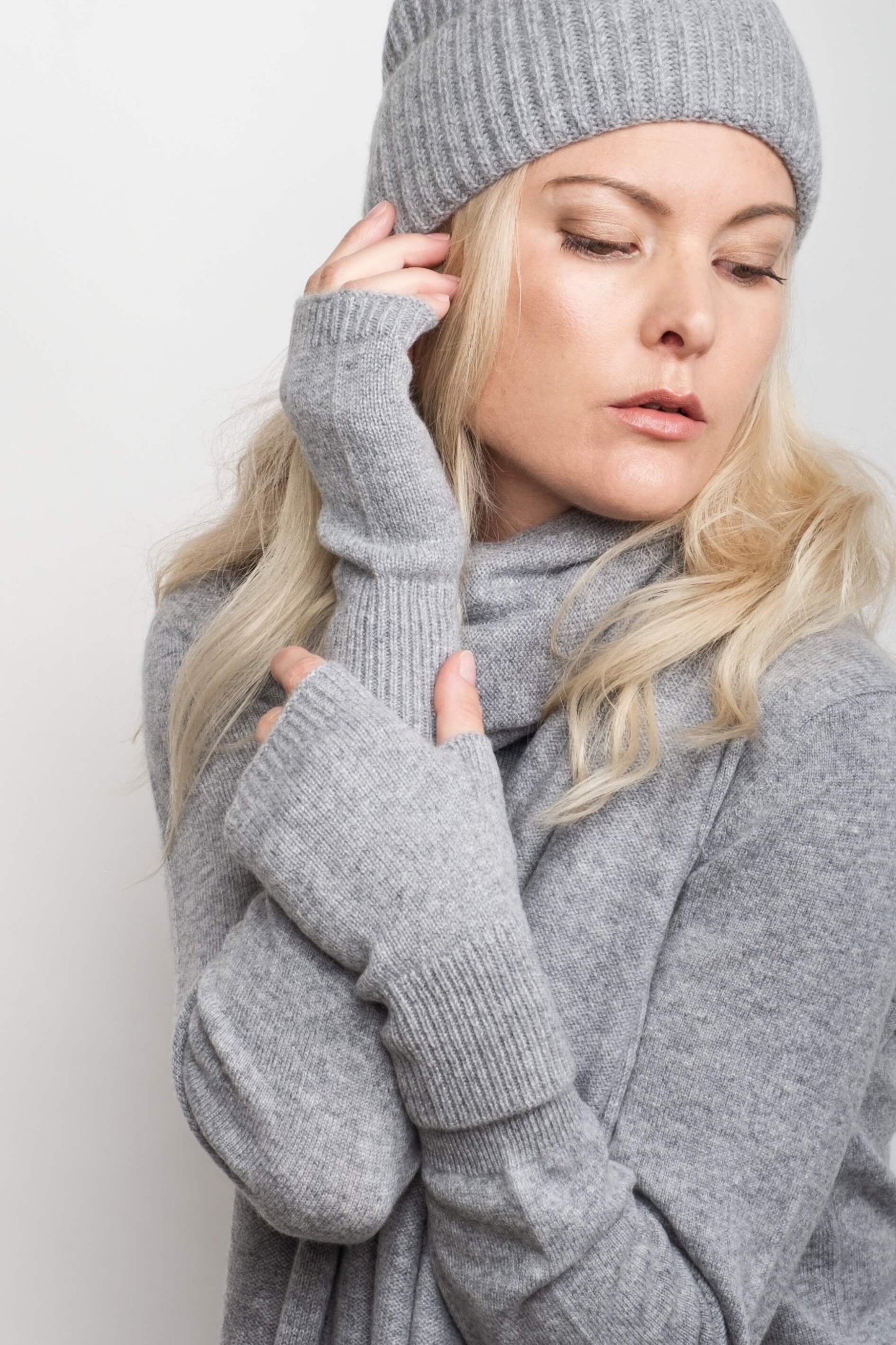 Model wearing grey cashmere fingerless gloves with matching scarf – Love Cashmere NZ