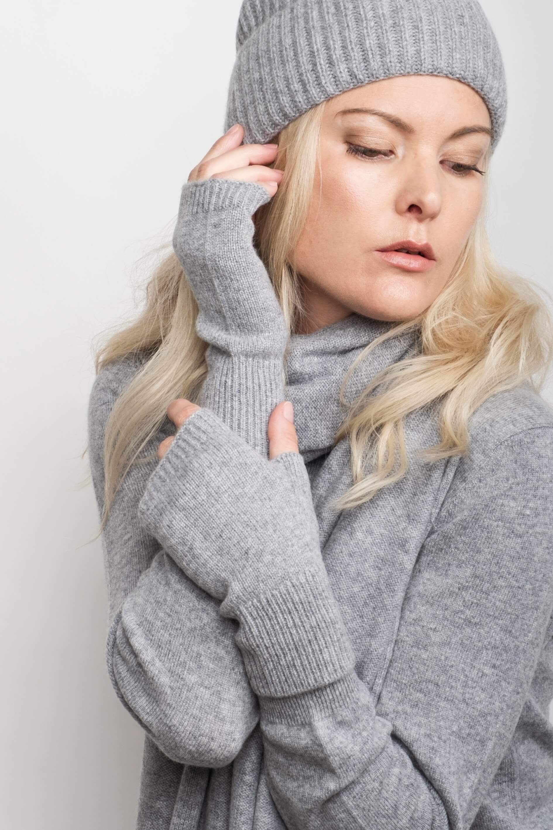 Model wearing grey cashmere fingerless gloves with matching scarf – Love Cashmere NZ