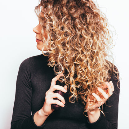 Woman with long curly hair, ideal for an extra-large silk bonnet – LS Silk NZ