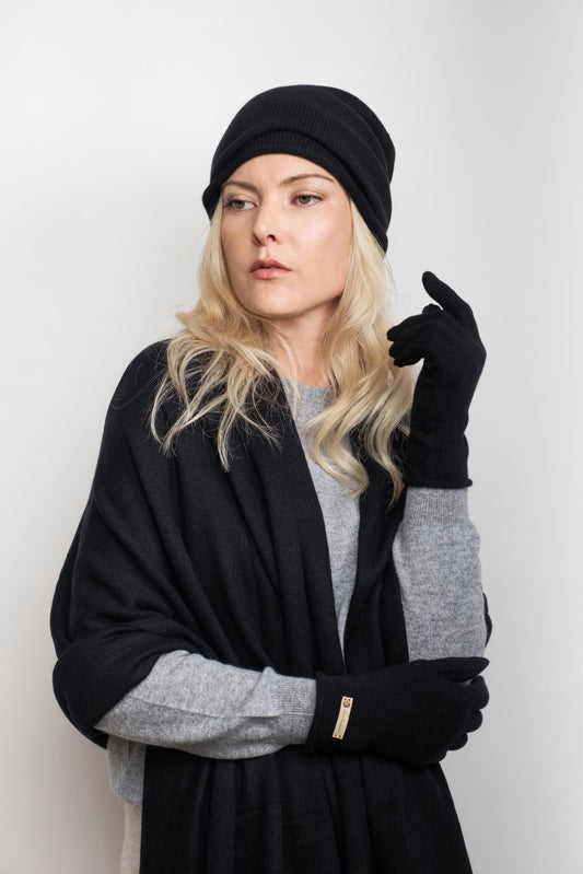 Model in black beanie and gloves wearing black cashmere wrap – Love Cashmere NZ