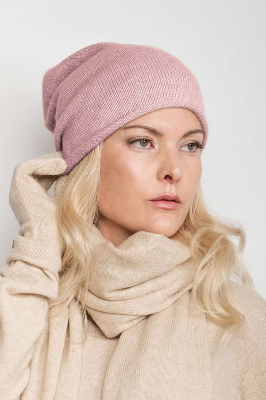 Model wearing dusty rose cashmere beanie with cream scarf – Love Cashmere NZ
