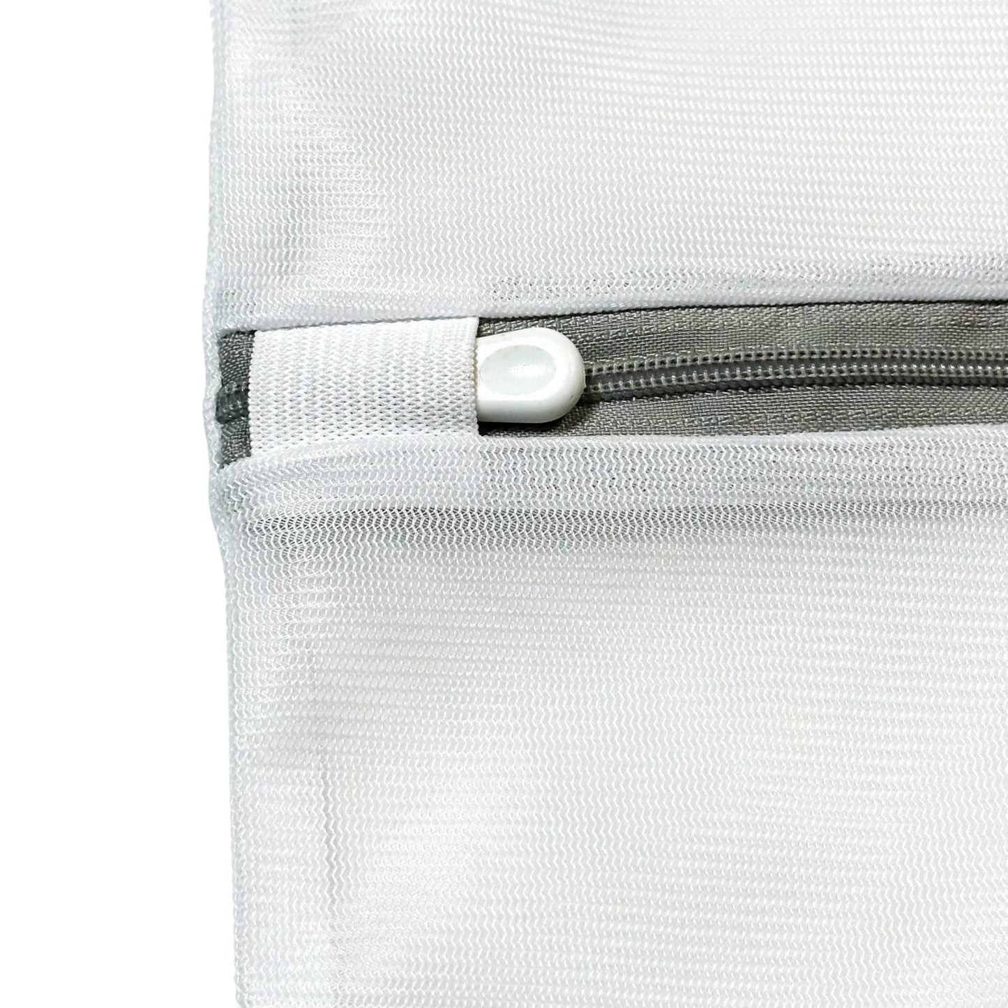 Close-up of zipper on mesh wash bag for silk and delicates – LS Silk NZ