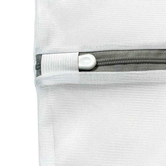 Close-up of zipper on mesh wash bag for silk and delicates – LS Silk NZ