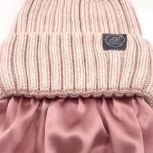 Load image into Gallery viewer, Mulberry Silk-Lined Classic Ribbed Pattern Cashmere Beanie Hat With Removable Pom Pom - Grey
